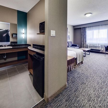 Heritage Inn Hotel & Convention Centre - 핀처크리크 외부 사진